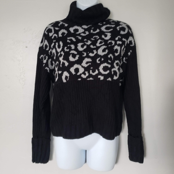 Nine West Women's XS Black White Leopard Turtleneck Cropped Sweater Fall Winter - Picture 1 of 7